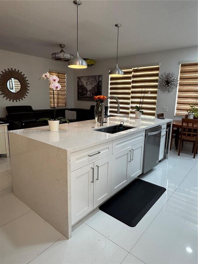 Building Photo - 1362 Canary Island Dr