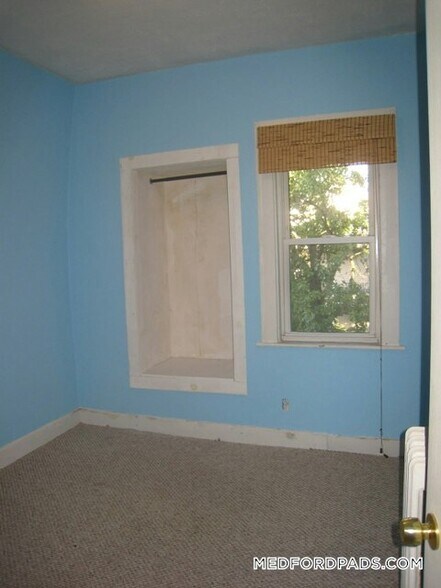 Building Photo - 157 Winthrop St
