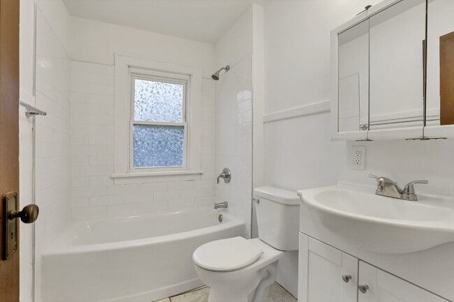 Building Photo - 1349 N 6th St