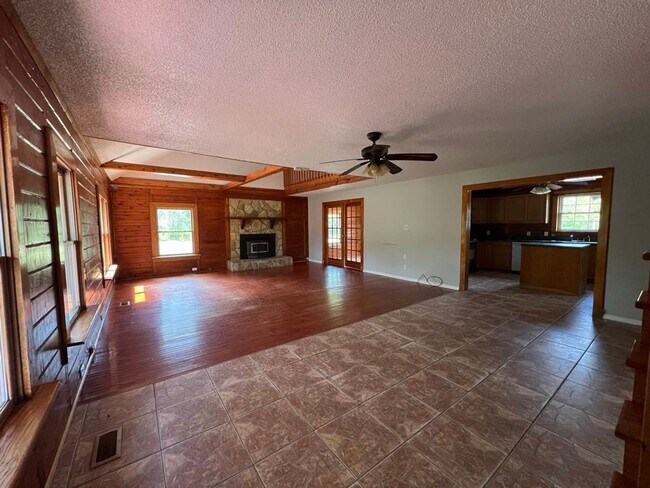 Building Photo - Spacious Log Cabin with Bonus Room. Country Living!