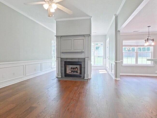 Building Photo - 304 Farmington Dr
