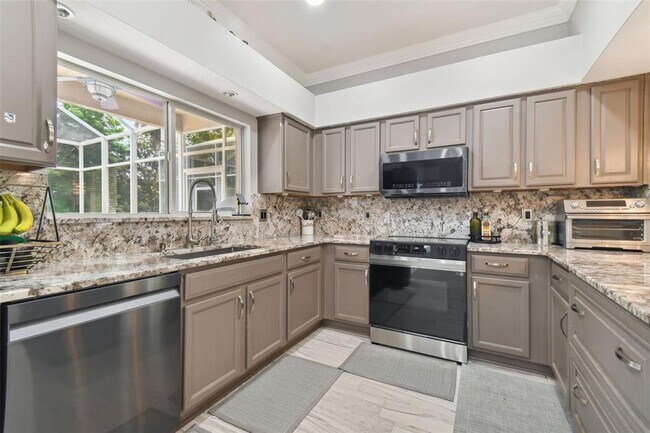 Building Photo - 19426 Sandy Springs Cir