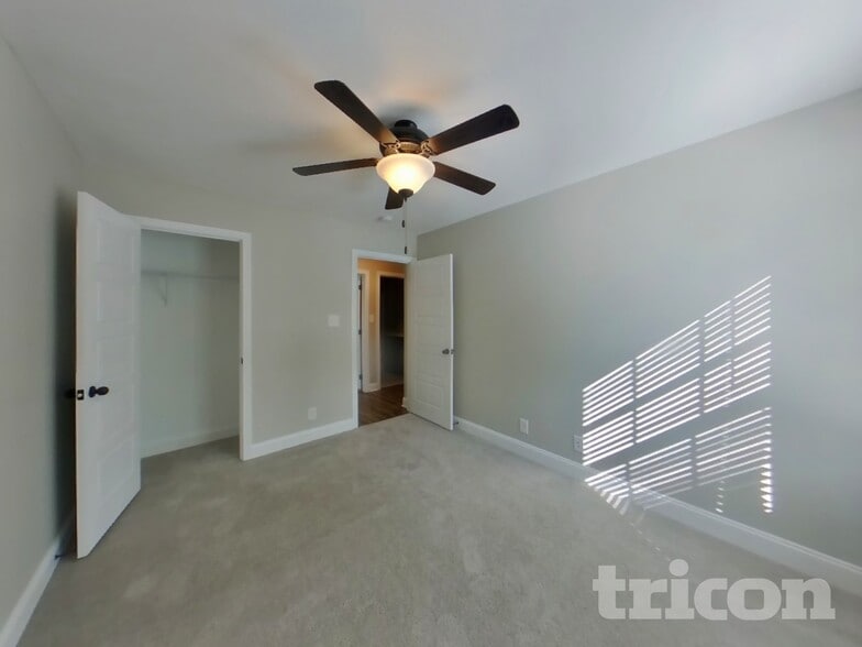 Building Photo - 2945 Lancelot Ln