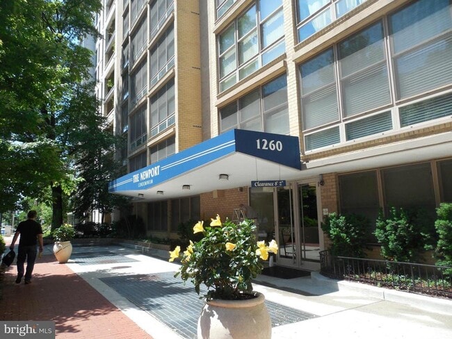 Building Photo - 1260 21st St NW