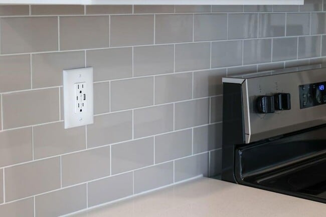 Building Photo - 1575 Cedars Rd