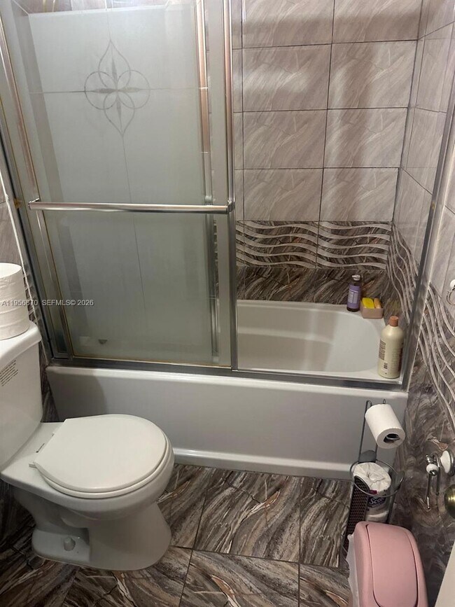 Building Photo - 855 NE 209th St