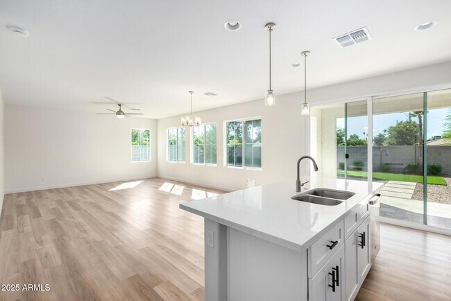 Building Photo - 6556 N 15th Dr