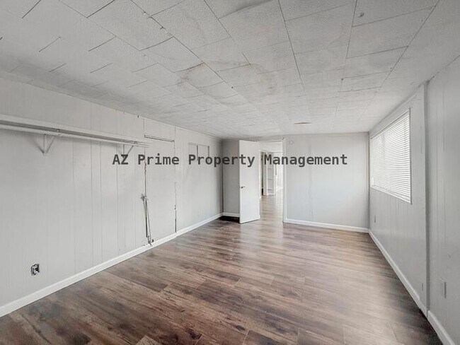 Building Photo - 17401 E Meadow Ln