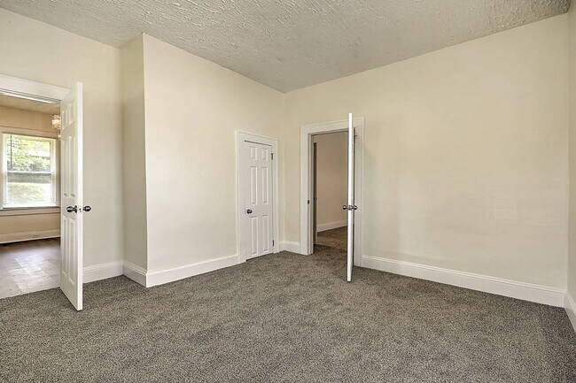 Building Photo - Modernized Historic 2 Bedroom 1 Bath Home in Johnson City, TN