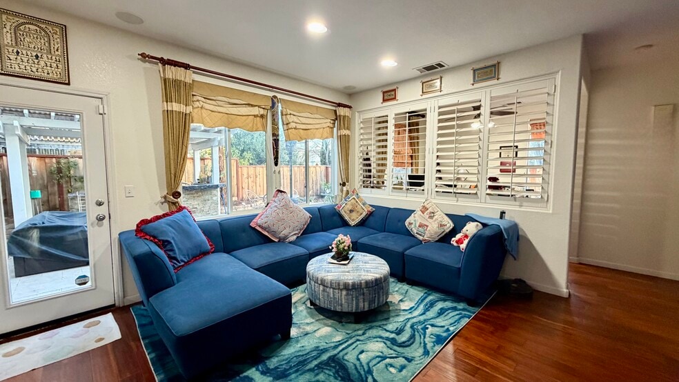 Building Photo - 5153 Aspen St