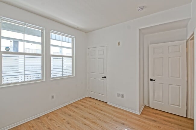 Building Photo - Bright & Airy, Recently Updated 3rd Floor Apartment in the Catalina Building Across from Central ...