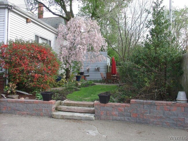 Building Photo - 40 Oakland Pl