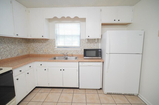 Building Photo - 828 Ashlyn Forest Dr