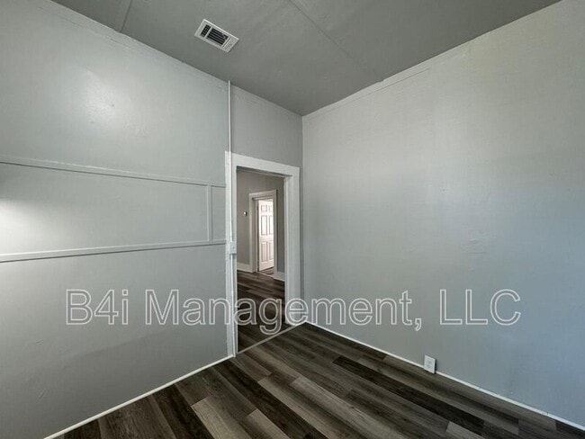 Building Photo - 407 Circus St