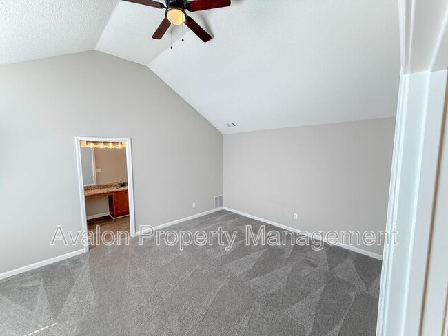 Building Photo - 282 Bonnes Dr SW