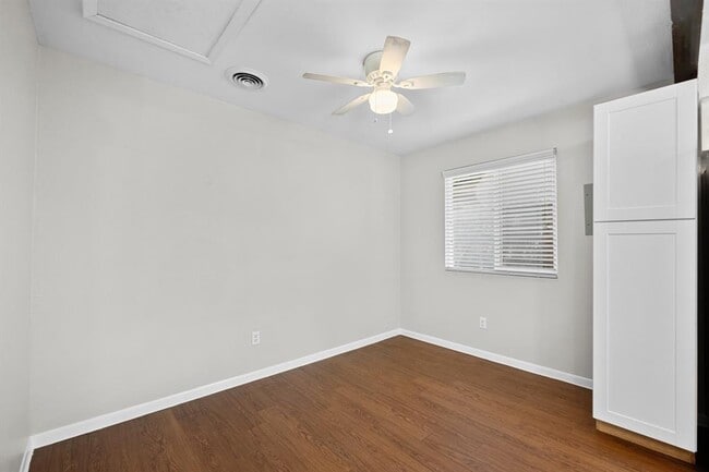 Building Photo - 6109 Glen Meadow Dr