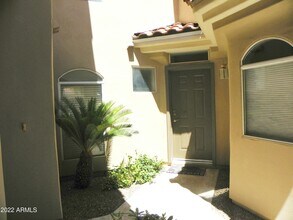 Building Photo - 8653 E Royal Palm Rd
