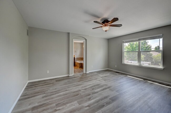 Building Photo - 5 bedroom, 4 bath home with 2 car attached garage