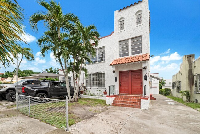 Building Photo - 1736 SW 9th St