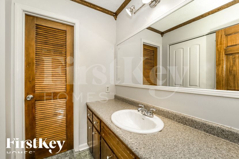 Building Photo - 367 Bedford St