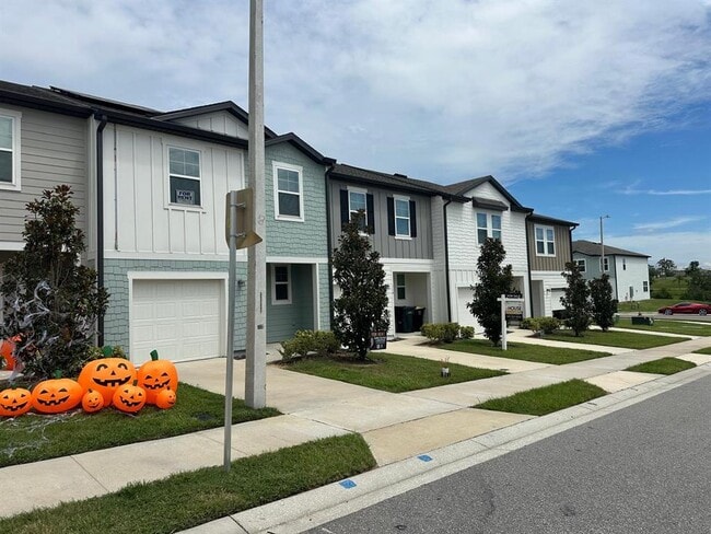 Building Photo - 118 Mandovi St