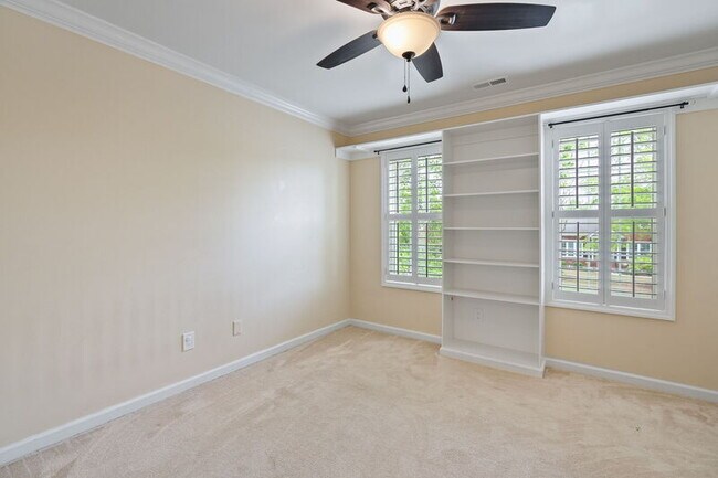 Building Photo - 162 Freedom Way