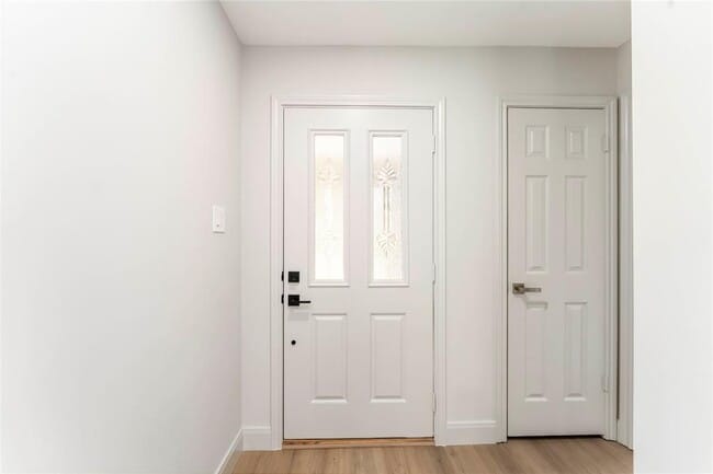 Building Photo - 14147 Hillvale Dr