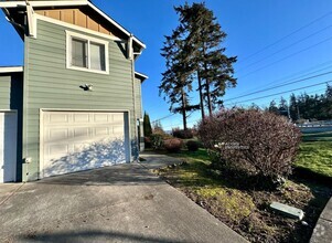 Building Photo - 915 SW Kimball Dr