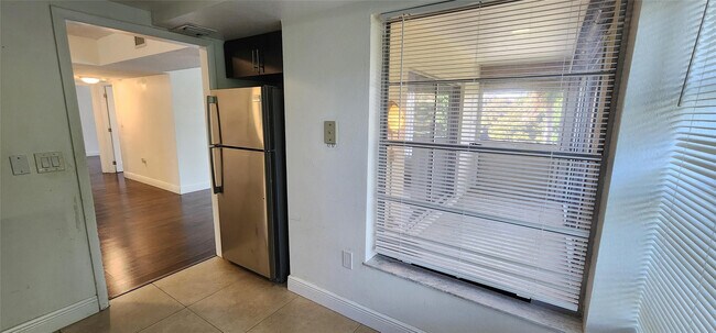 Building Photo - 4168 Inverrary Dr