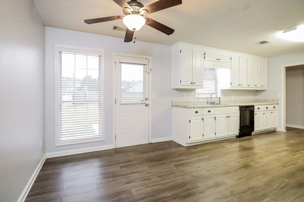 Building Photo - 335 Cattlemans Cir