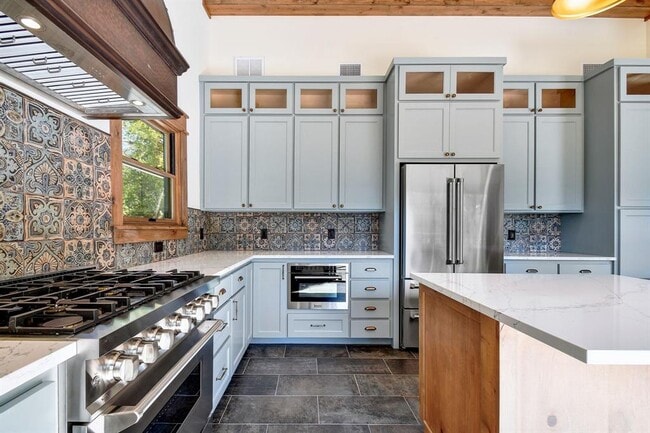 Building Photo - 108 Hub Dr