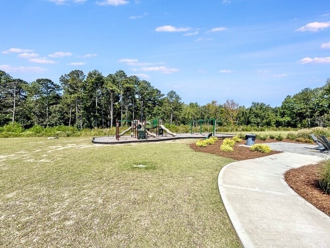 Building Photo - 662 Stately Dr