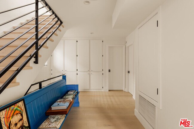 Building Photo - 625 Mildred Ave