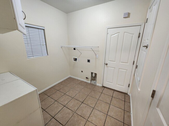 Building Photo - 1219 Gunsight Peak Dr