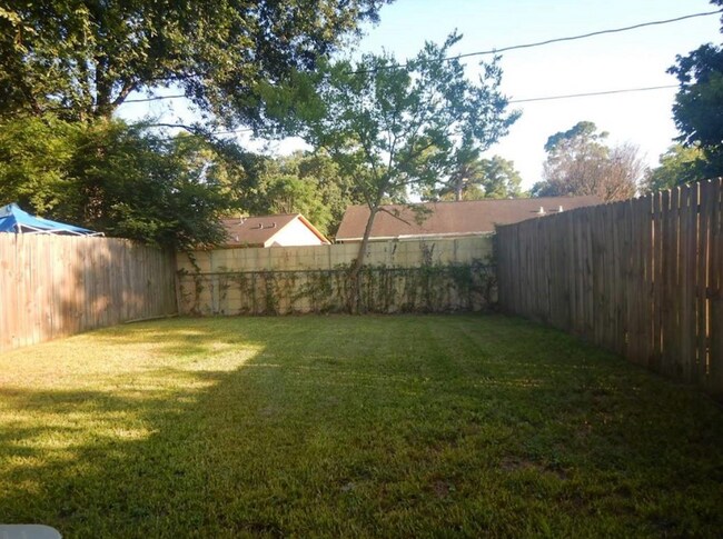 Building Photo - Farley Drive Unit B