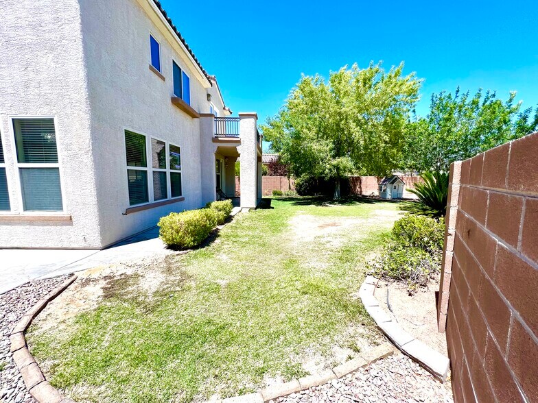 Building Photo - 7140 Charter Crest St