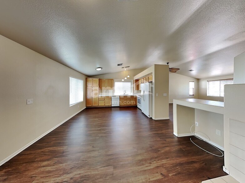 Building Photo - 710 Breezy Ridge Dr