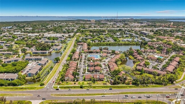 Building Photo - 890 N Village Dr