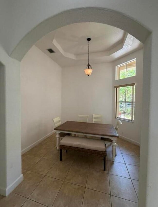 Building Photo - 10440 Cypress Lakes Preserve Dr