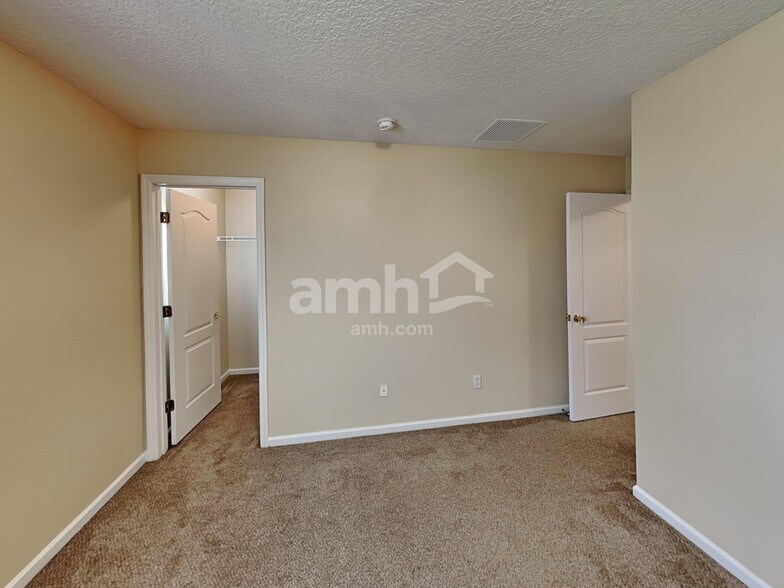 Building Photo - 325 Van Gogh Cir