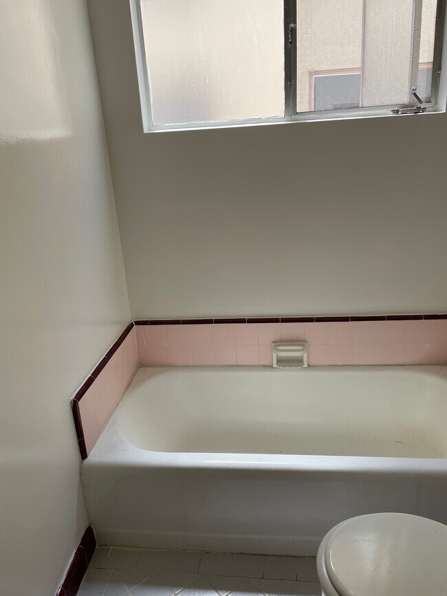 Building Photo - 1058 S Wooster St