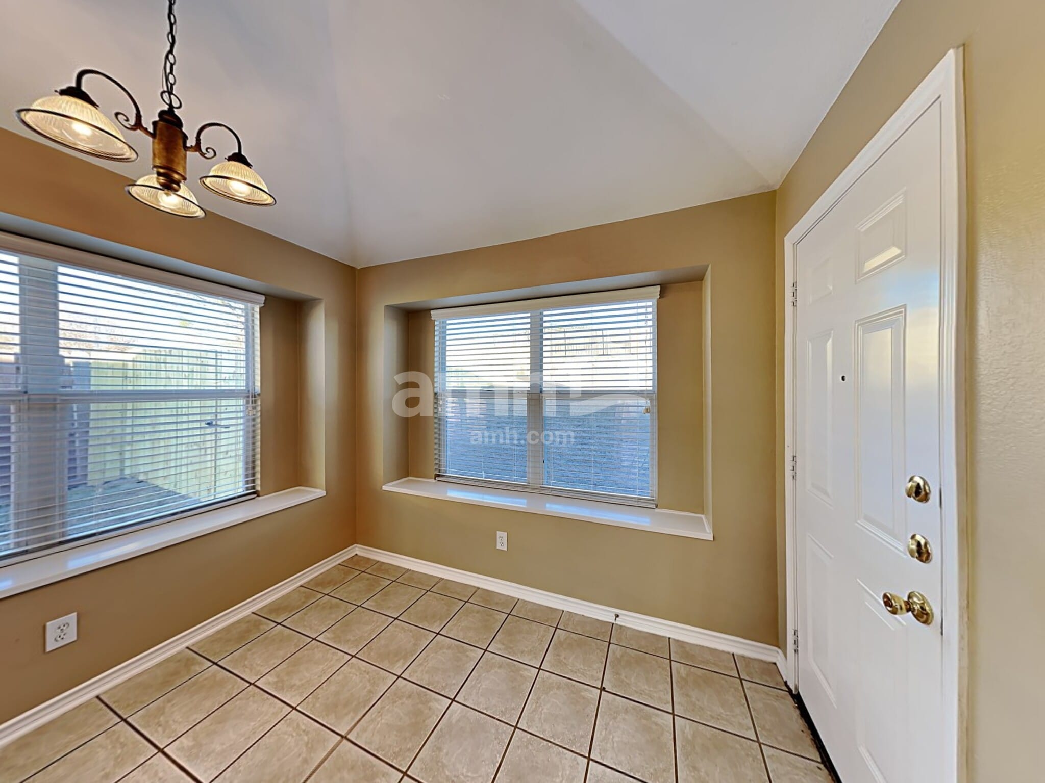 Building Photo - 2710 Beacon Hill Dr