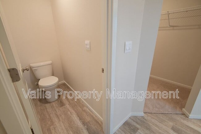 Building Photo - 442 Lost Lake St NE