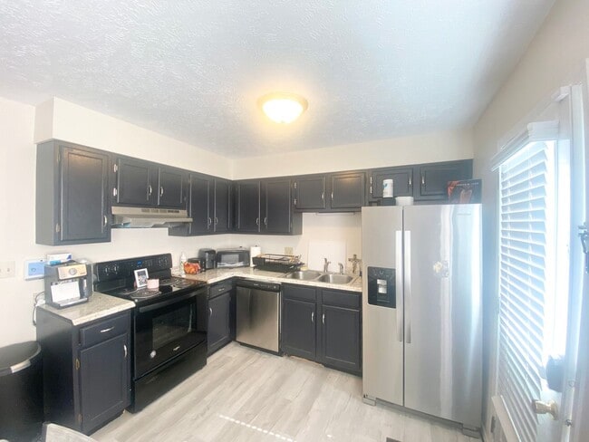 Building Photo - 1504 Ensign Dr