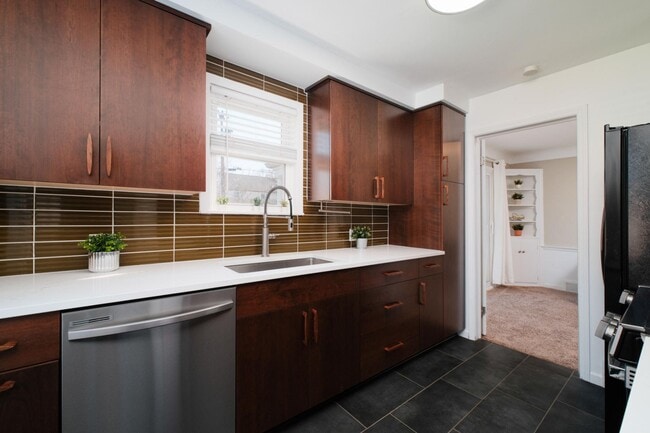 Building Photo - 13621 Vernon St