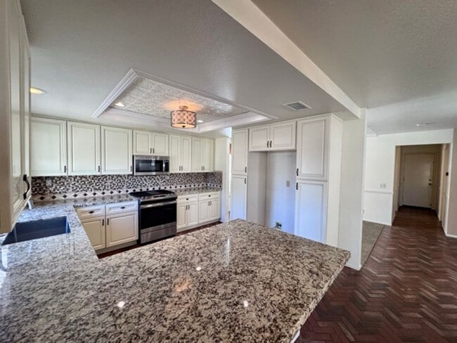 Building Photo - Spacious 5 Bedroom Home in Menifee Lakes w...
