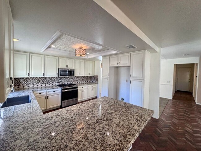 Building Photo - Spacious 5 Bedroom Home in Menifee Lakes with a 3 Car Garage for Lease!