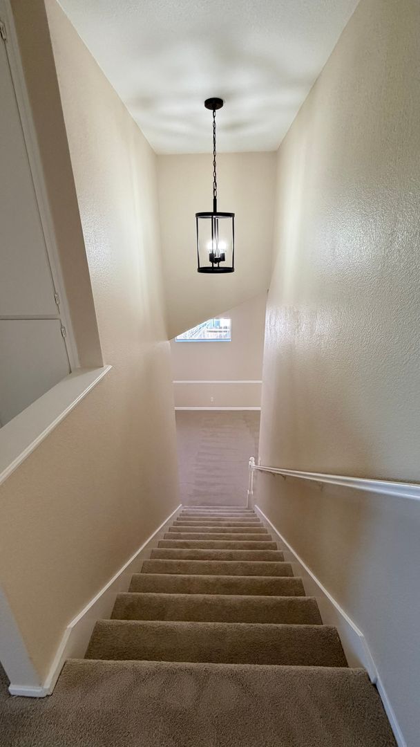 Building Photo - Oakley beautiful 3 bedroom 2 bath w/vaulted ceilings & much more