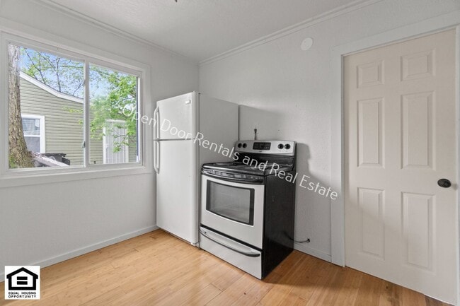 Building Photo - $200 off first months rent* 2 Bedroom home...