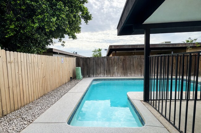 Building Photo - "Pool Home in the Center of Yuma!"